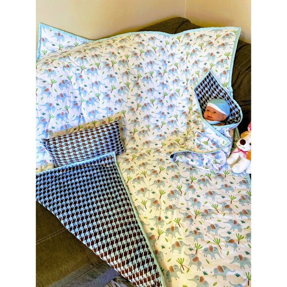 Child gift set -Pillow, Blanket, and Mini Blanket Included (6 designs available) - Picture 5 of 10